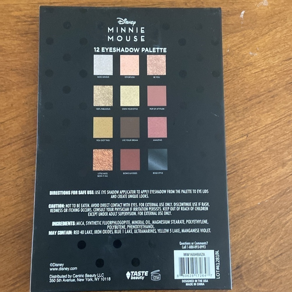 NEW Disney Minnie Mouse 12 pan Eyeshadow Mirror Palette Disneyland Princess - Picture 3 of 10